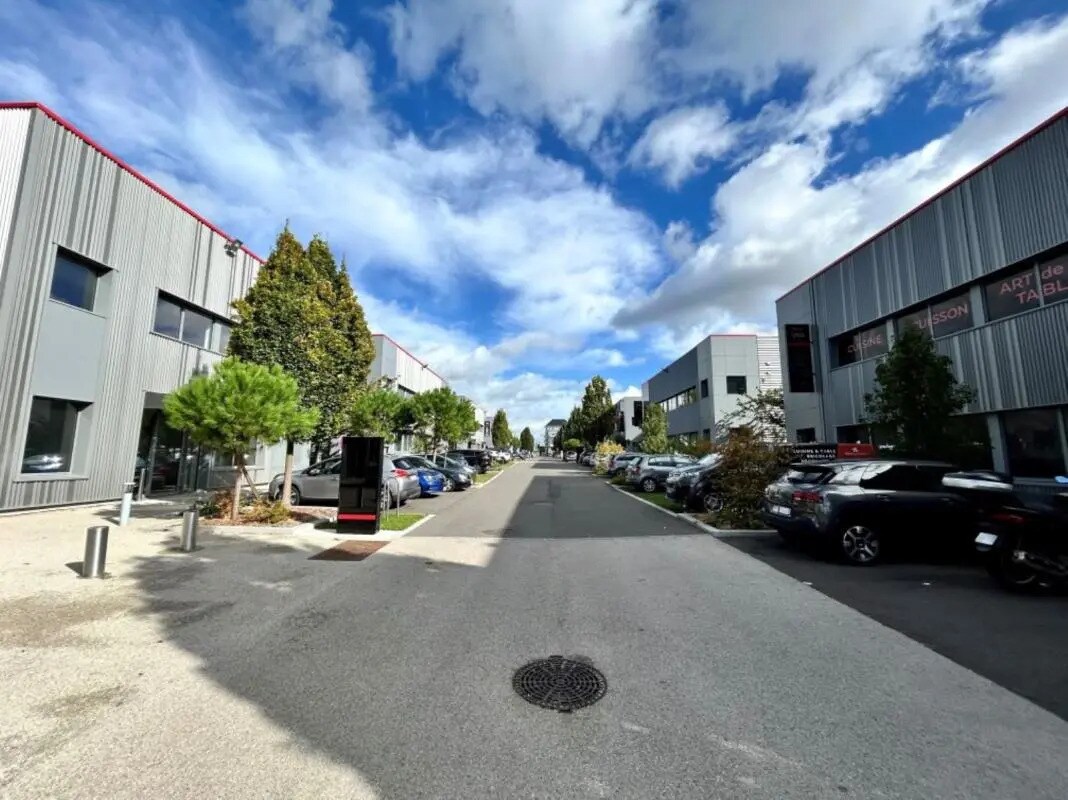 Local d’activités dans Le Blanc-Mesnil à louer Photo de l’immeuble– Image 1 sur 18