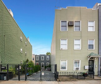 Plus de détails pour 1020 47th Ave, Long Island City, NY - Logement à vendre