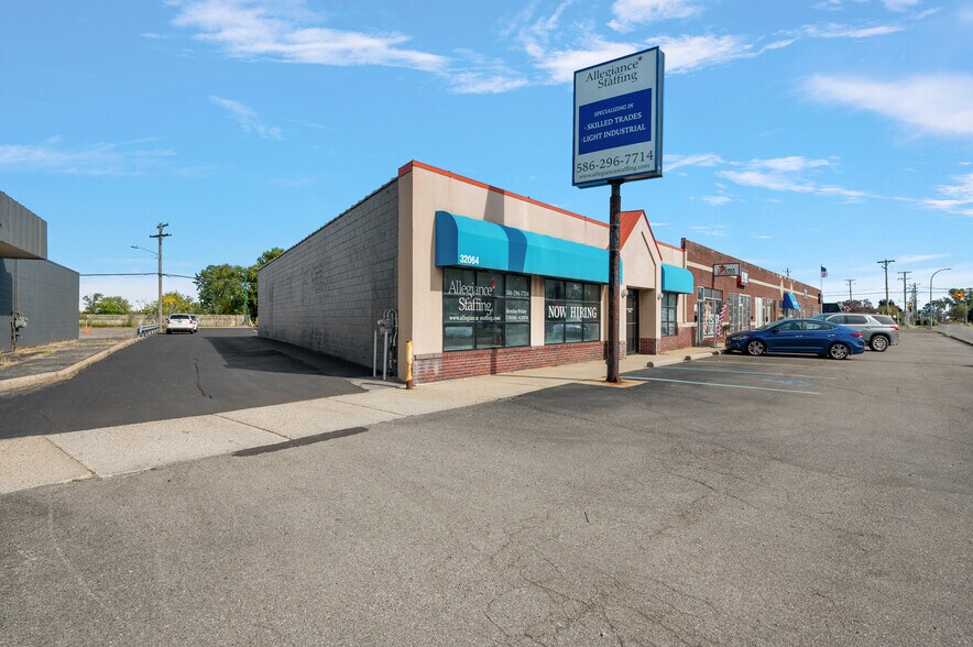 32064 Utica Rd, Fraser, MI à louer - Photo de l’immeuble – Image 1 sur 8