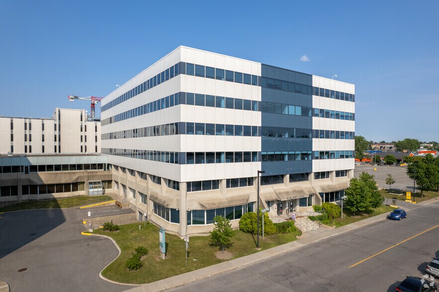 1 Place Laval, Laval, QC à louer - Photo de l’immeuble – Image 1 sur 12
