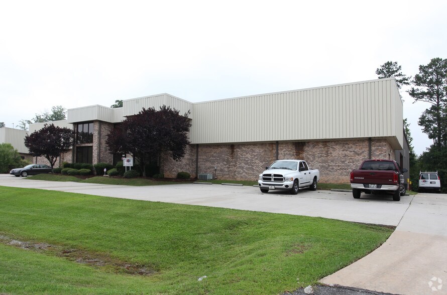 205 Andrew Dr, Stockbridge, GA à louer - Photo principale – Image 1 sur 6