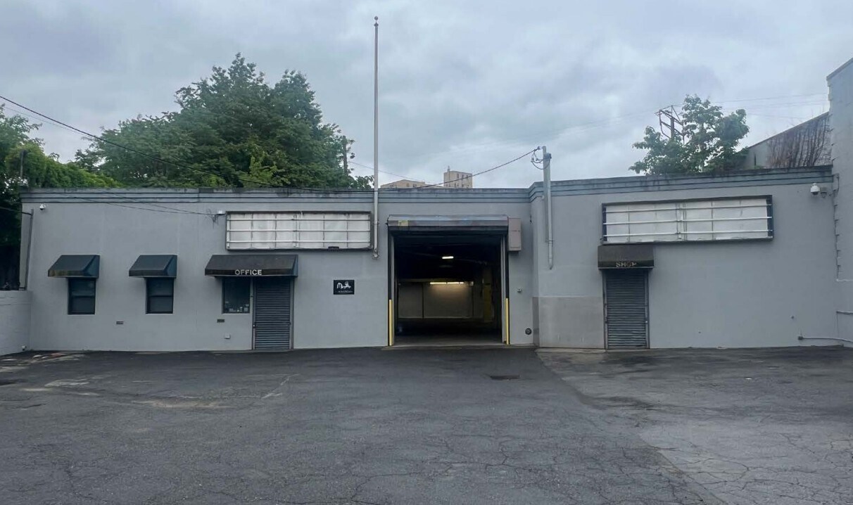 396 Morris Park Ave, Bronx, NY à louer Photo principale– Image 1 sur 12