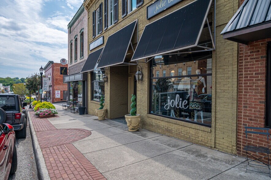 33 N Main St, Belmont, NC à vendre - Photo de l’immeuble – Image 2 sur 14