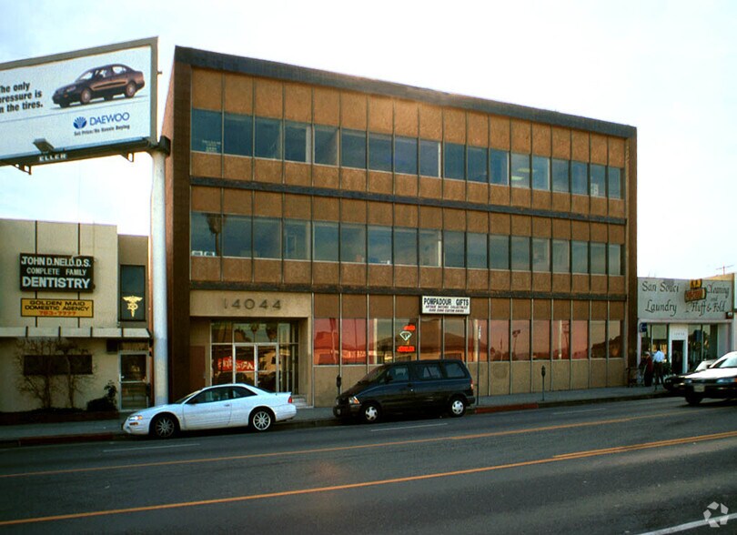 14044 Ventura Blvd, Sherman Oaks, CA à louer - Photo de l’immeuble – Image 2 sur 8