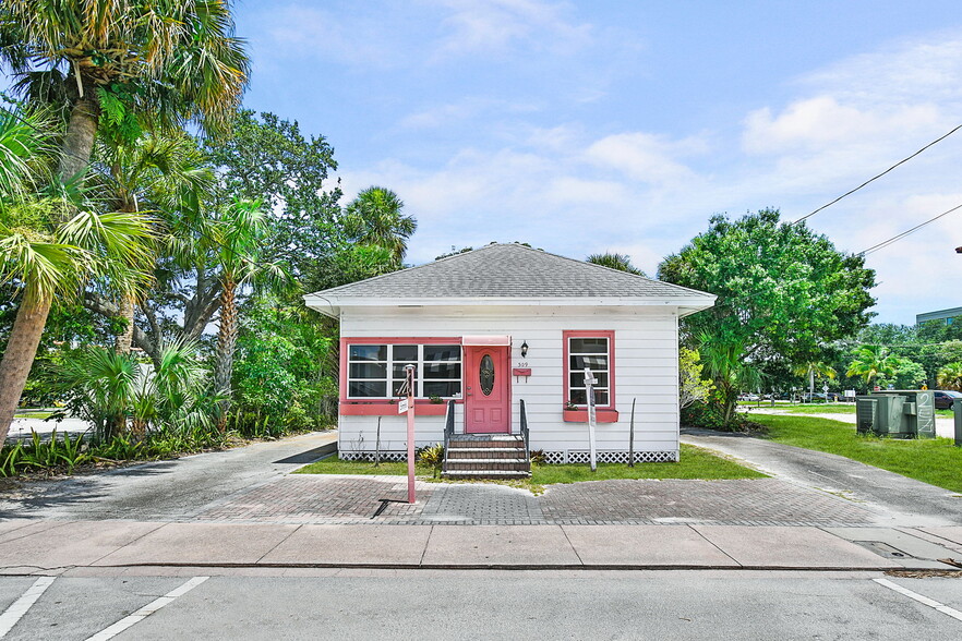 309 SE Denver Ave, Stuart, FL à louer - Photo de l’immeuble – Image 1 sur 16