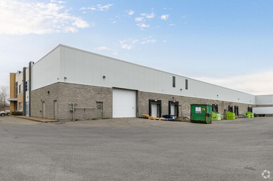 9251-9283 Rue Thimens, Montréal, QC à vendre - Photo de l’immeuble – Image 2 sur 6