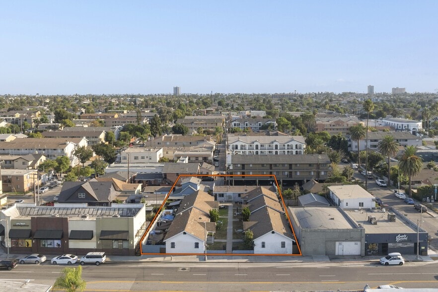 2516 E Anaheim St, Long Beach, CA à vendre - Photo de l’immeuble – Image 3 sur 8