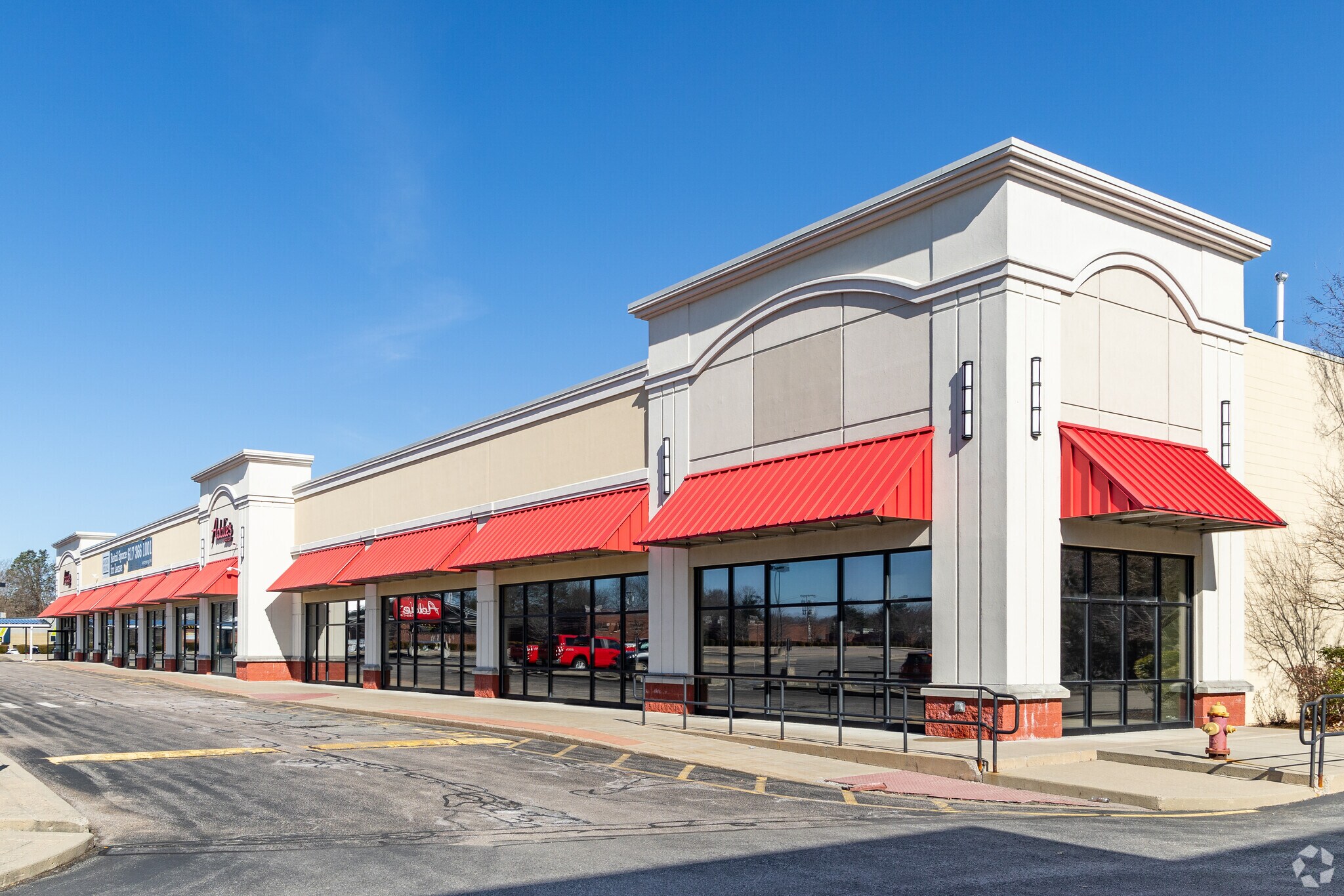 911-921 Providence Hwy, Norwood, MA à louer Photo principale– Image 1 sur 6