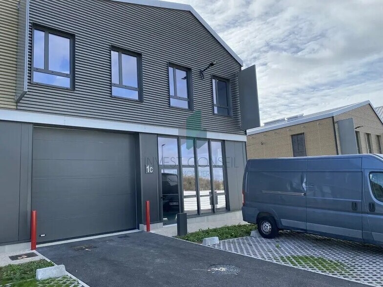 Local d’activités dans Groslay à louer - Photo de l’immeuble – Image 1 sur 8