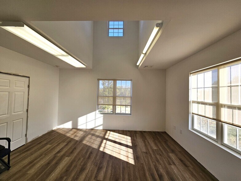 5 Walter E Foran Blvd, Flemington, NJ à louer - Photo intérieure – Image 2 sur 36