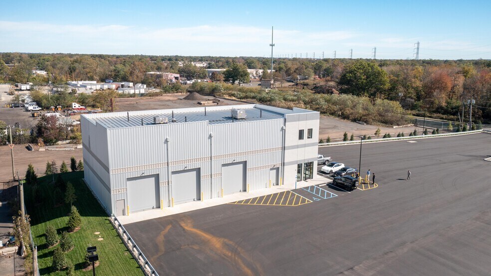 166 Baekeland Ave, Middlesex, NJ à louer - Photo de l’immeuble – Image 2 sur 6