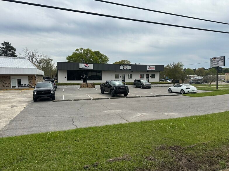 1990 Florida Ave SW, Denham Springs, LA à vendre - Photo principale – Image 1 sur 22