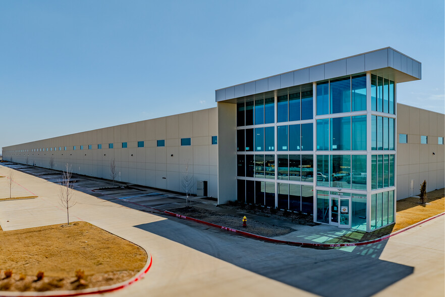 6100 N Stemmens Fwy, Sanger, TX à louer - Photo de l’immeuble – Image 2 sur 24