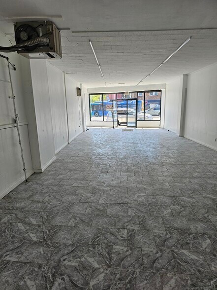 17707 Jamaica Ave, Jamaica, NY à louer - Photo de l’immeuble – Image 2 sur 3