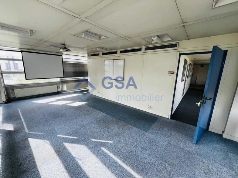 Bureau dans Évry-Courcouronnes à louer - Photo intérieure – Image 2 sur 4