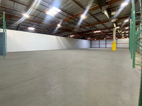 3731 Warner Ave, Santa Ana, CA à louer Photo intérieure– Image 2 sur 4