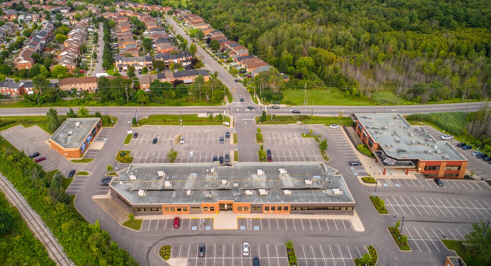 480 Huronia Rd, Barrie, ON à louer - Photo de l’immeuble – Image 3 sur 4