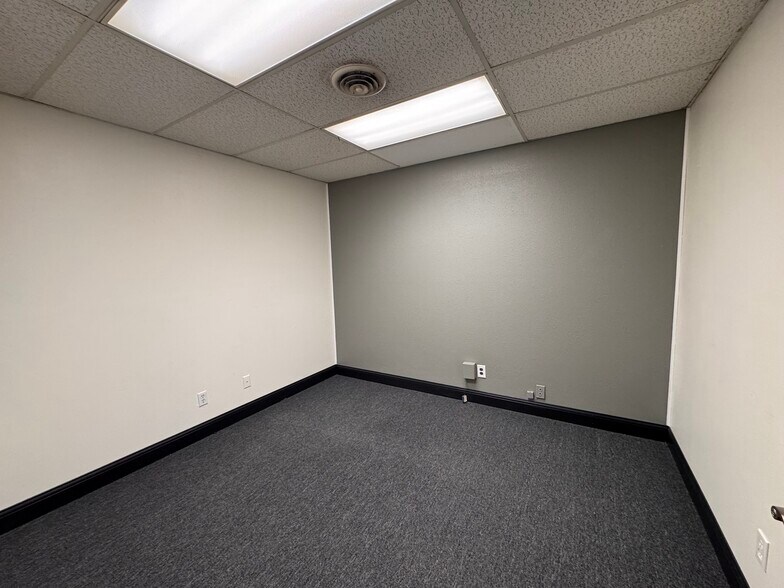 823 W Sunrise Cir, Hobbs, NM à louer - Photo de l’immeuble – Image 2 sur 8