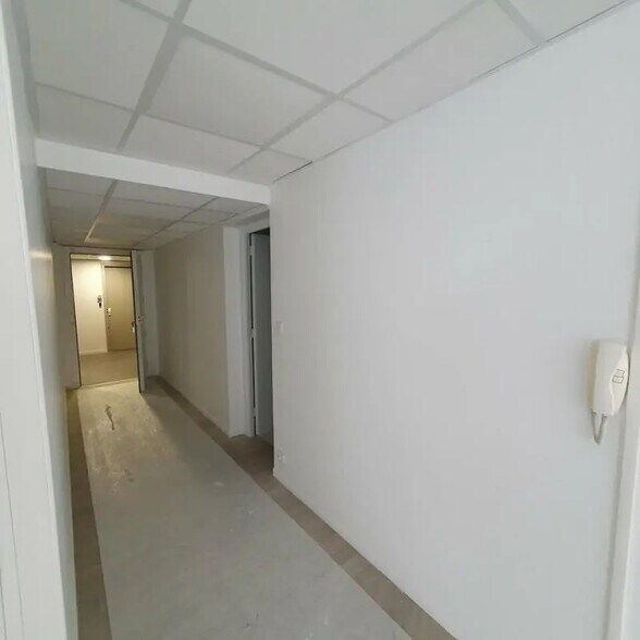 Bureau dans Grenoble à louer - Photo de l’immeuble – Image 2 sur 9