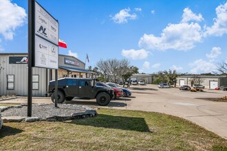 5004 Bee Creek Rd, Spicewood, TX à louer Photo de l’immeuble– Image 1 sur 20