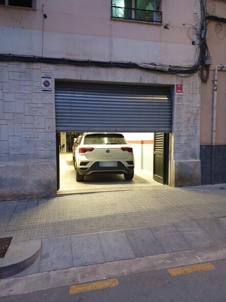 Immeuble residentiel dans Esplugues de Llobregat, Barcelona à vendre - Photo de l’immeuble – Image 2 sur 3