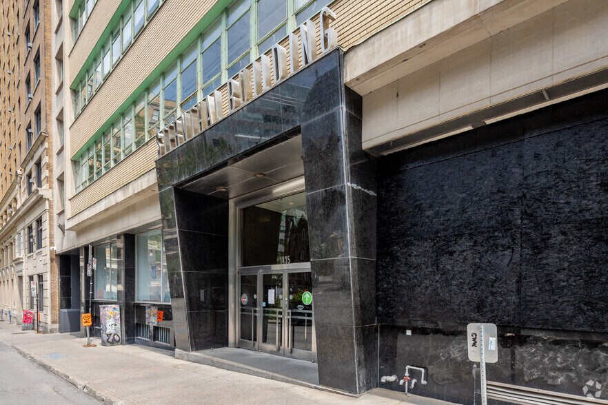 1425-1435 Rue Saint-Alexandre, Montréal, QC à louer - Photo de l’immeuble – Image 3 sur 4