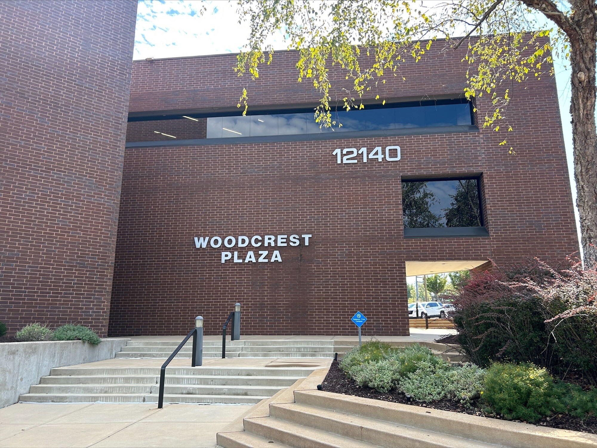 12140 Woodcrest Exec Dr, Creve Coeur, MO à louer Photo principale– Image 1 sur 8