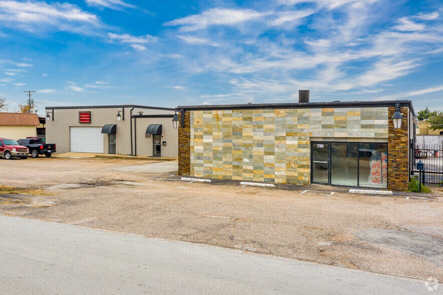 2700 W Pioneer Pkwy, Arlington, TX à vendre - Photo principale – Image 1 sur 19