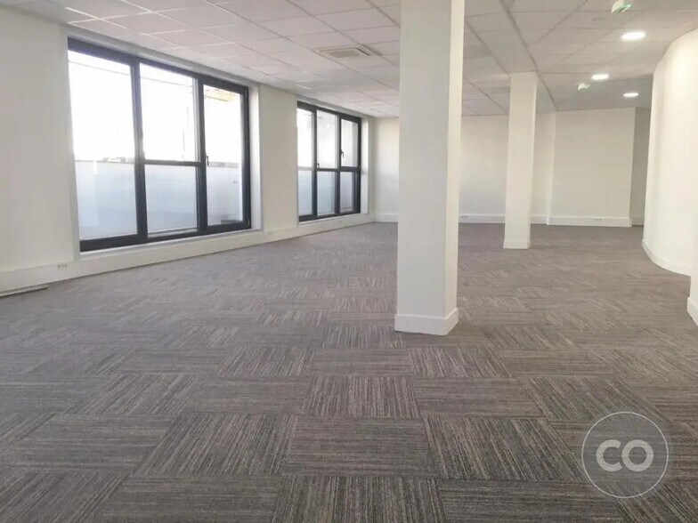 Bureau dans Boulogne-Billancourt à louer - Photo de l’immeuble – Image 2 sur 5