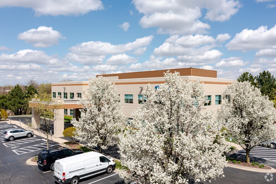 7425 Janes Ave, Woodridge, IL à louer - Photo de l’immeuble – Image 3 sur 4