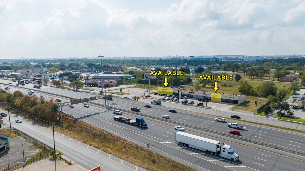 12450 E I-10 Fwy, Houston, TX à louer - Photo de l’immeuble – Image 2 sur 4