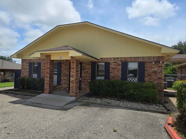 205 River North Blvd, Stephenville, TX à louer - Photo de l’immeuble – Image 2 sur 3