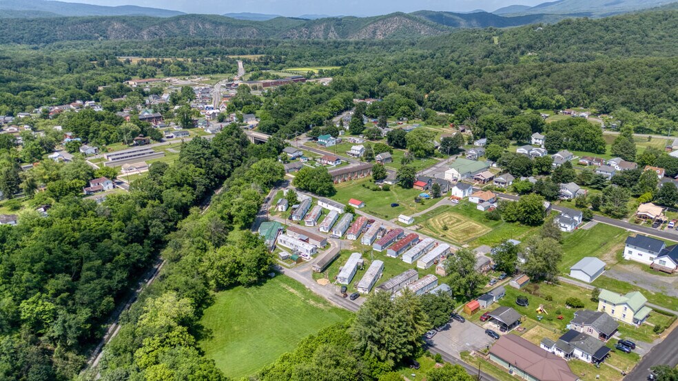 75 Dr Randolph Spencer Ln, Paw Paw, WV à vendre - Photo de l’immeuble – Image 2 sur 11