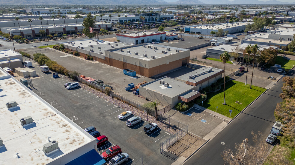 4250 E Broadway Rd, Phoenix, AZ à vendre - Photo de l’immeuble – Image 3 sur 5