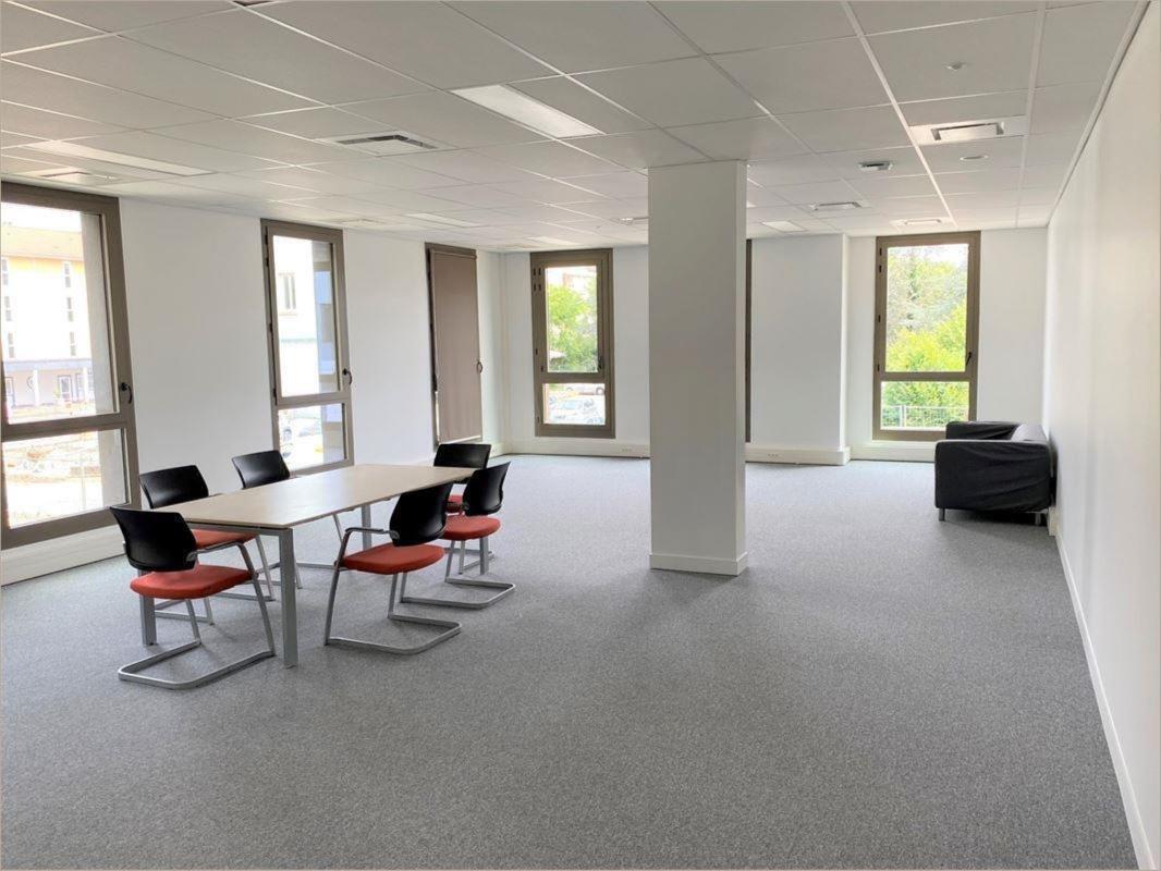 22 Avenue Jean Jaurès, Décines-Charpieu à vendre Photo de l’immeuble– Image 1 sur 5