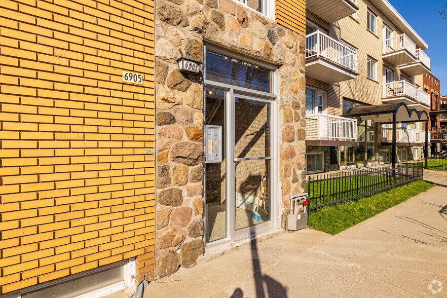 2820 Rue Bélanger, Montréal, QC à louer - Photo de l’immeuble – Image 2 sur 3