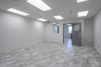 8301 Keele St, Concord, ON à louer Photo intérieure– Image 2 sur 4