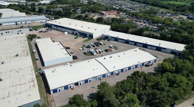Plus de détails pour 1663 Hickory Dr, Haltom City, TX - Industriel/Logistique à louer