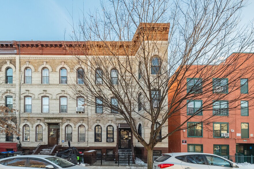 898 Hancock St, Brooklyn, NY à vendre - Photo principale – Image 1 sur 32