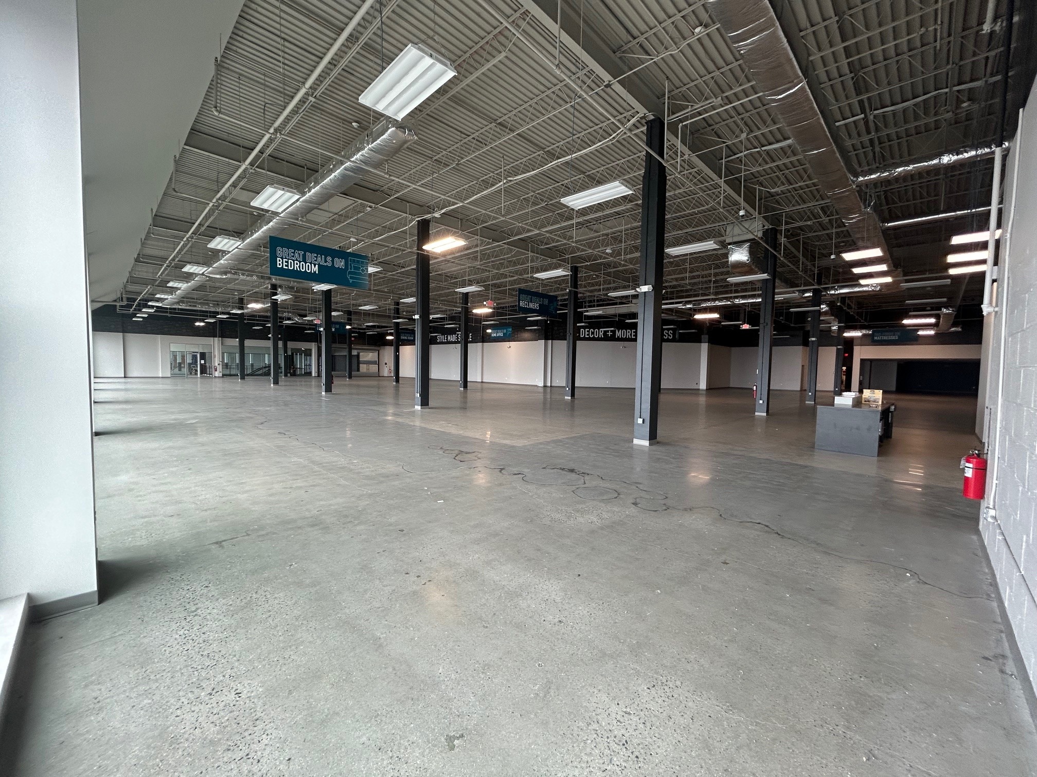 253-01 Rockaway Blvd, Rosedale, NY à louer Photo intérieure– Image 1 sur 10