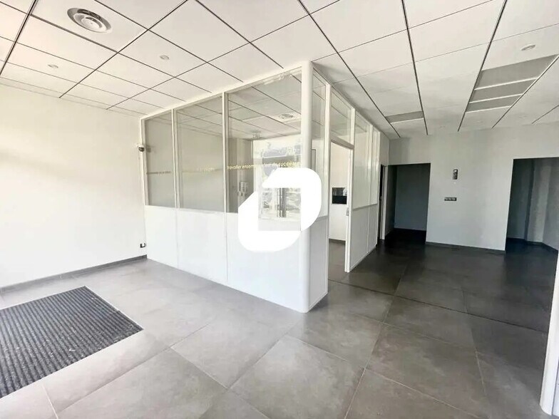 Bureau dans Eysines à louer - Photo de l’immeuble – Image 1 sur 8