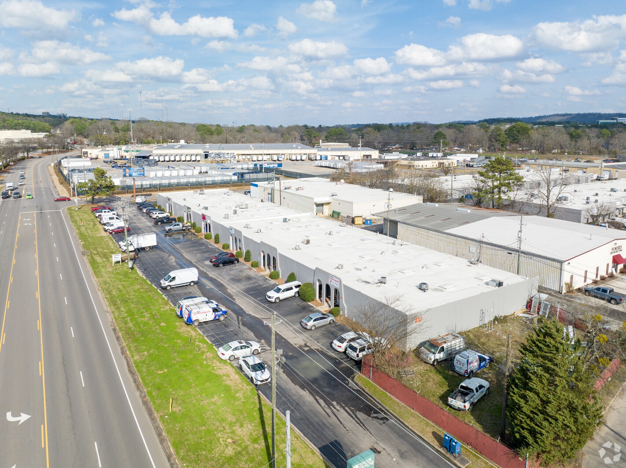 237 Oxmoor Cir, Birmingham, AL à louer Photo principale– Image 1 sur 11