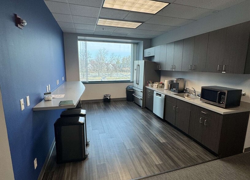 20750 Civic Center Dr, Southfield, MI à louer - Photo intérieure – Image 3 sur 3