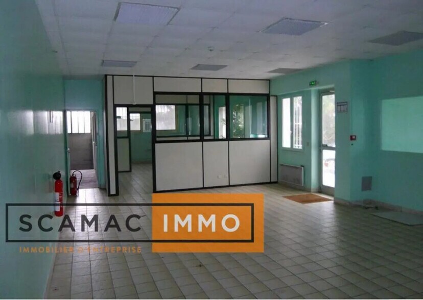 Local d'activités dans Vaux-le-Pénil à vendre - Photo de l’immeuble – Image 2 sur 5