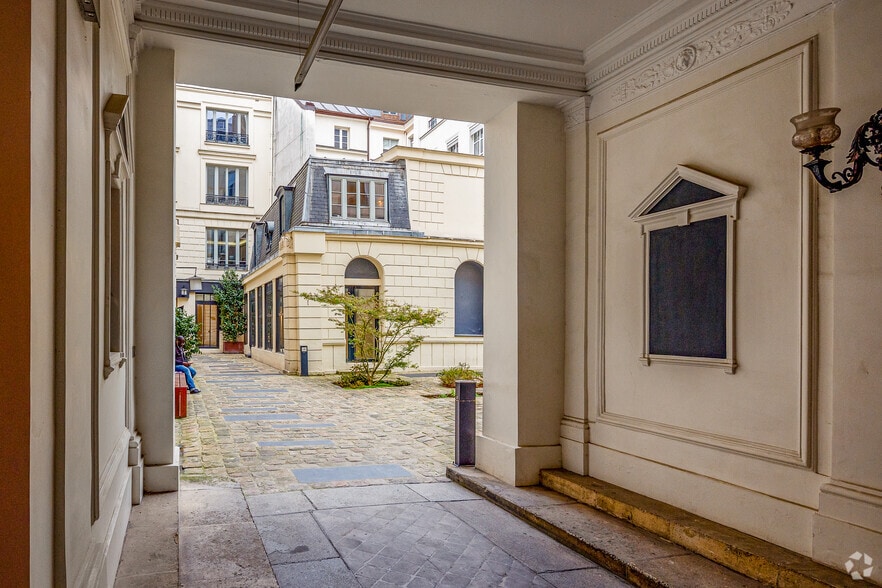 11 Rue Saint-Florentin, Paris à louer - Photo de l’immeuble – Image 2 sur 17