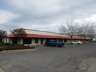Plus de détails pour 724 N Ben Maddox Way, Visalia, CA - Bureau à louer