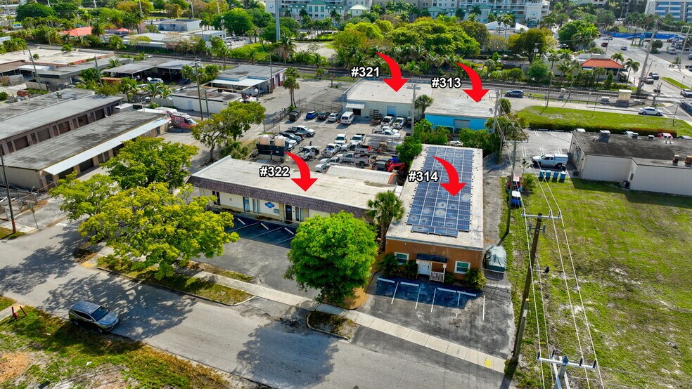 321 N Railroad Ave, Boynton Beach, FL à louer - Photo de l’immeuble – Image 2 sur 26