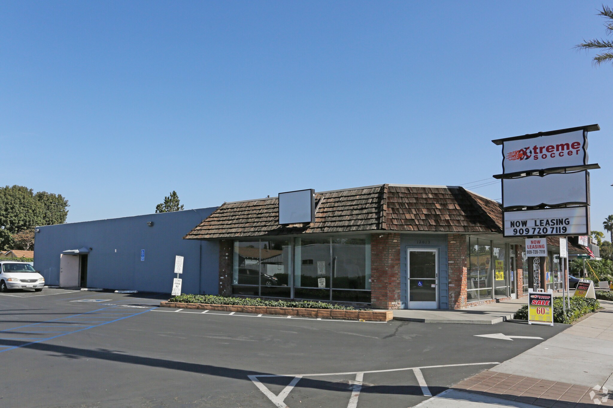 12001-12017 Carson St, Hawaiian Gdns, Hawaiian Gardens, CA à vendre Photo principale– Image 1 sur 8