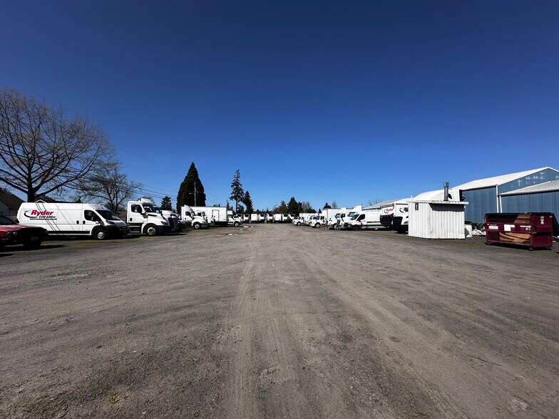 2943 Silverton Rd NE, Salem, OR à vendre - Photo de l’immeuble – Image 2 sur 9
