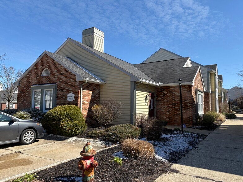 4466 Darrow Rd, Stow, OH à vendre - Photo intérieure – Image 2 sur 4